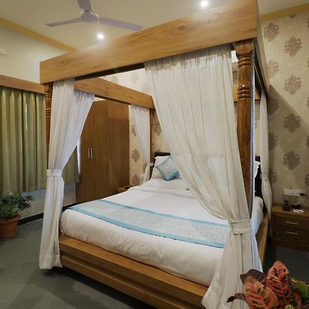 Keshav Resort Udaipur Luaran gambar