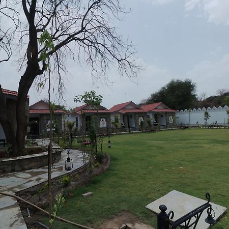 Keshav Resort Udaipur Luaran gambar
