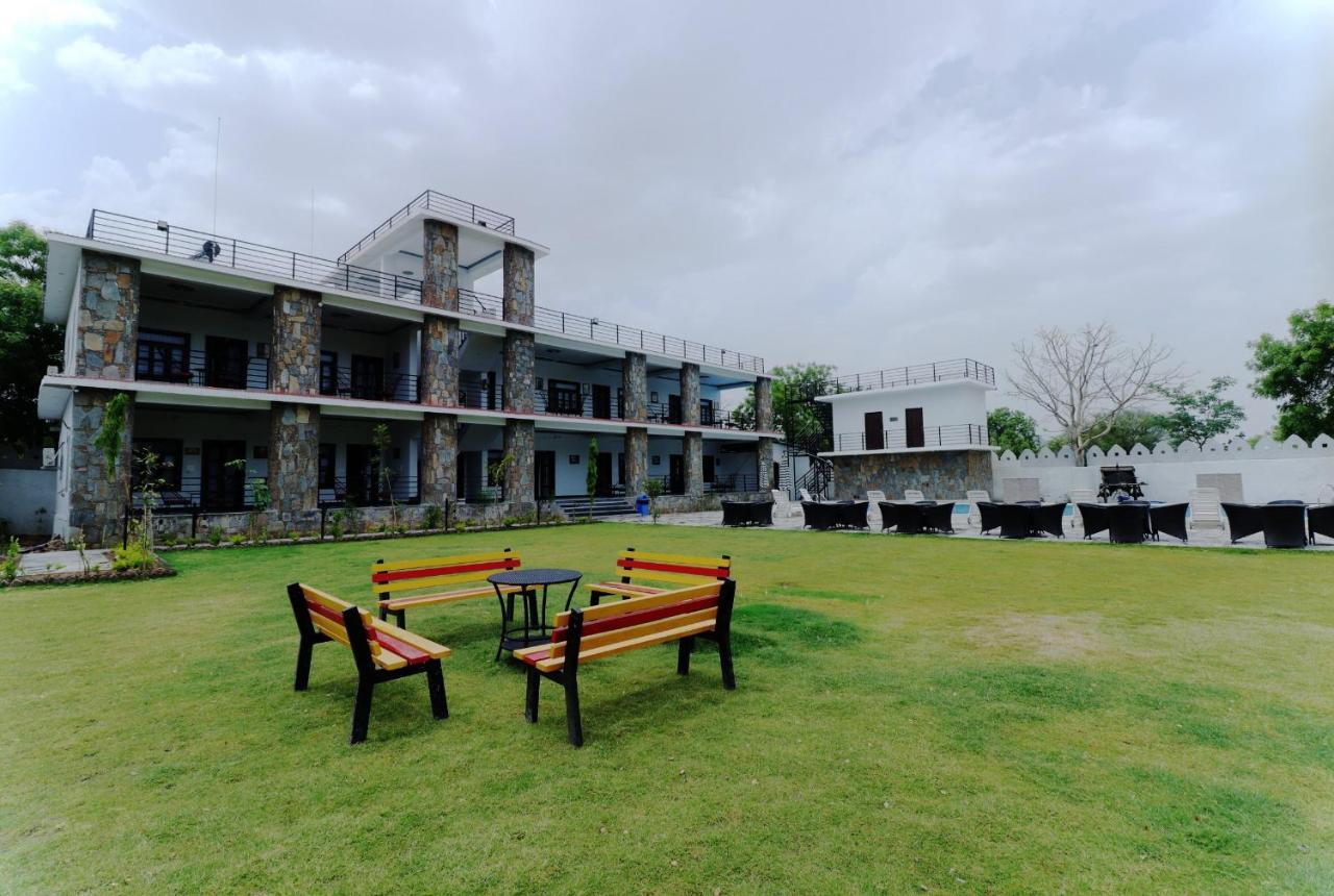 Keshav Resort Udaipur Luaran gambar