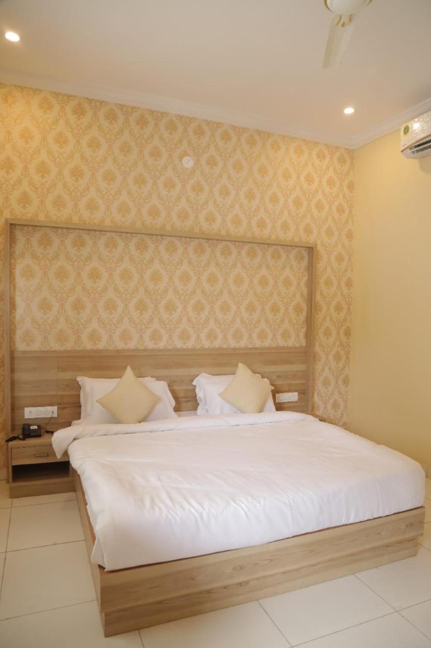 Keshav Resort Udaipur Luaran gambar