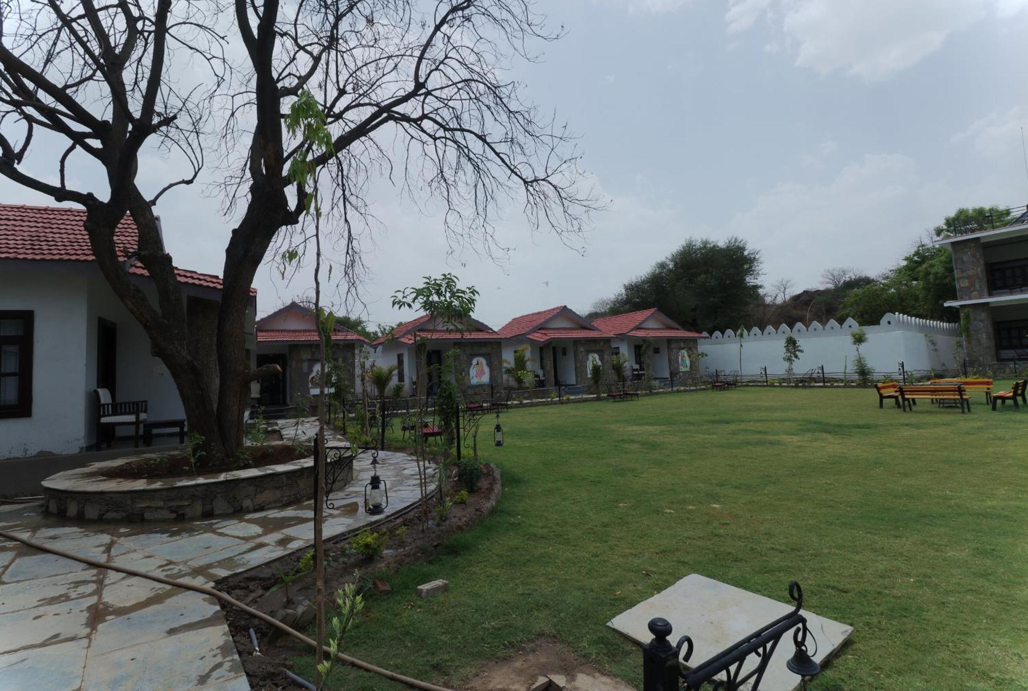 Keshav Resort Udaipur Luaran gambar